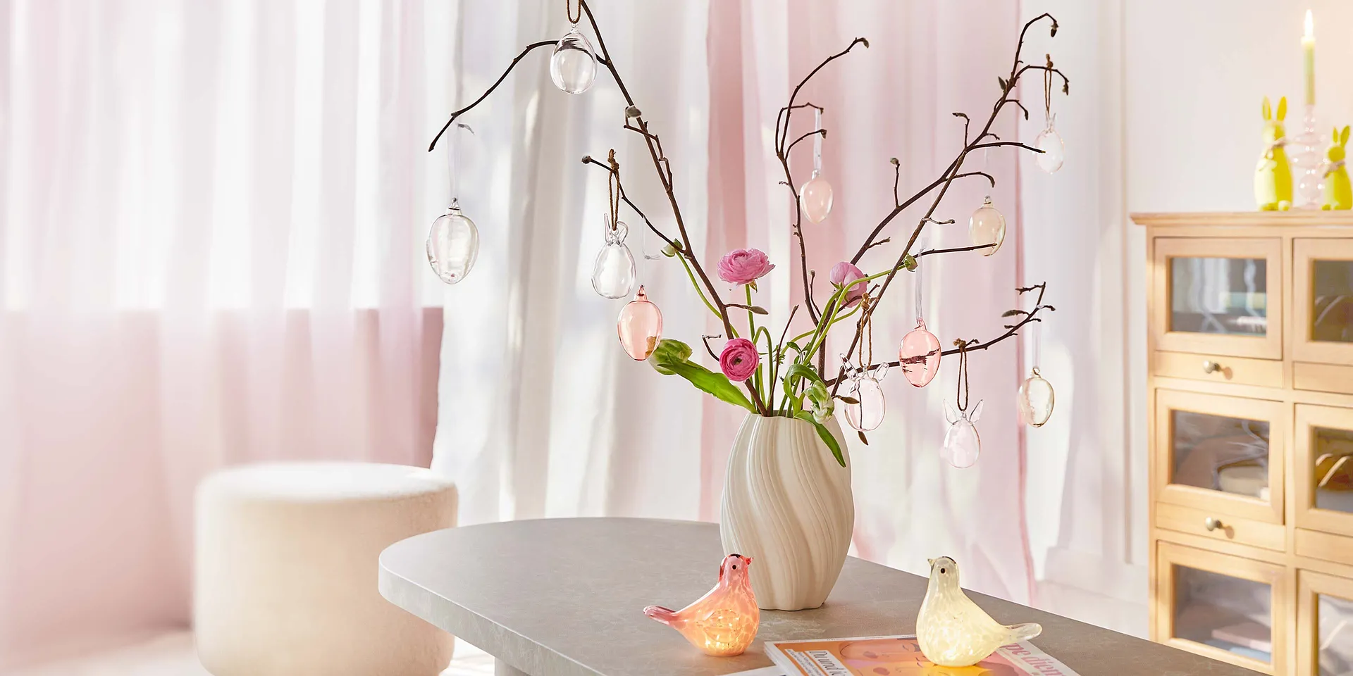 Decorazioni pasquali per la tavola.