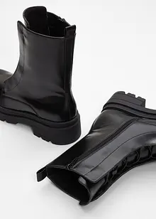 Stivaletti stringati con suola profilata, bonprix Stivaletti stringati con suola profilata, bonprix