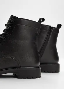 Stivaletti stringati con suola profilata, bonprix Stivaletti stringati con suola profilata, bonprix