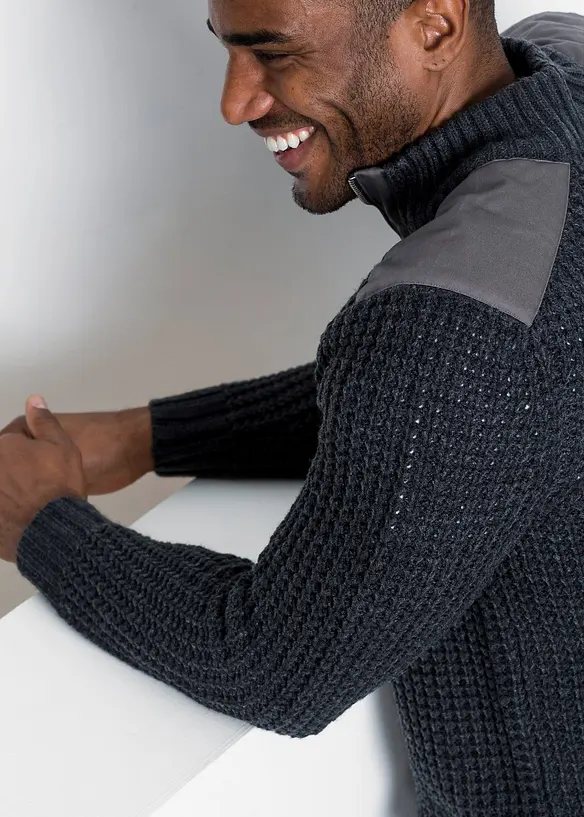 Maglione in filato grosso con zip e applicazioni in tessuto, bonprix