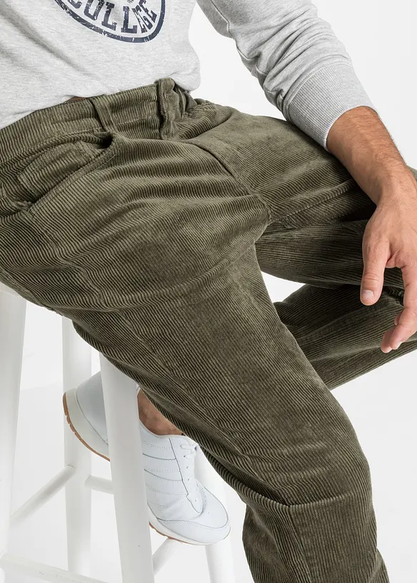 Pantaloni in velluto elasticizzato dal taglio comfort, slim fit, bonprix