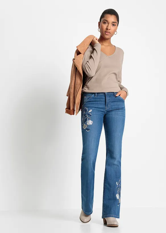Jeans a zampa con ricami floreali, bonprix