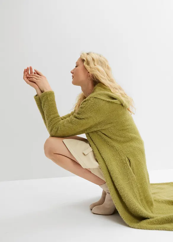Maxi cardigan in filato piumato soffice, bonprix