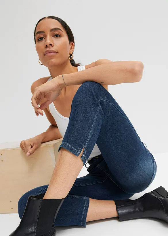 Jeans elasticizzati cropped con spacchetti, bonprix