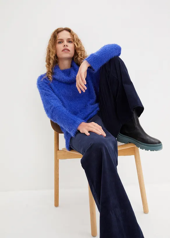 Maglione a collo alto in morbido filato effetto piume, bonprix