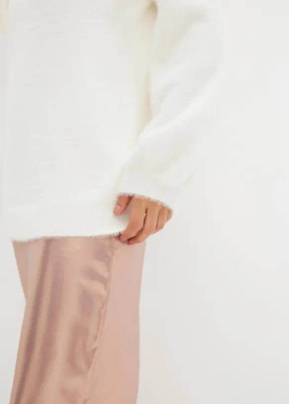 Maglione oversize con scollatura profonda al dorso, bonprix