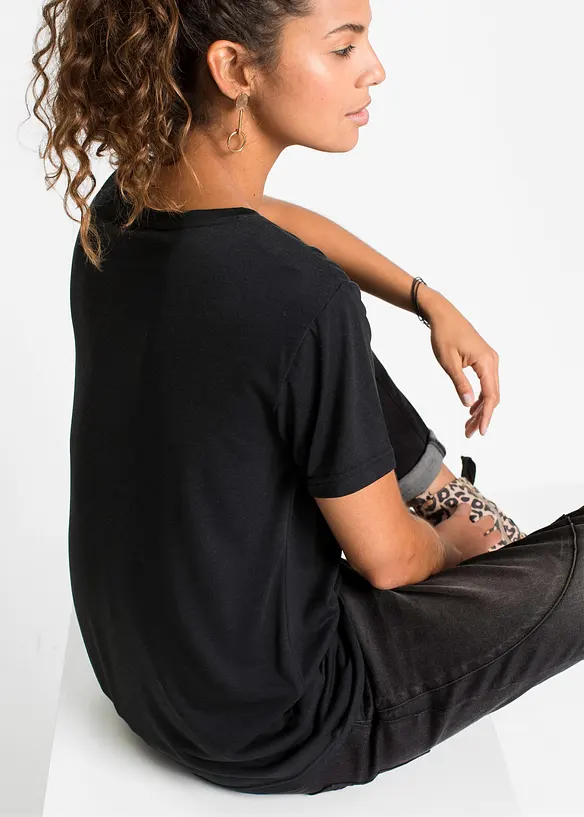 T-shirt con scollo a V, bonprix