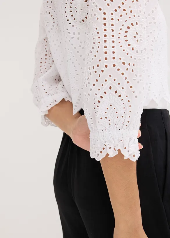 Blusa con ricamo traforato e maniche a sbuffo, bonprix