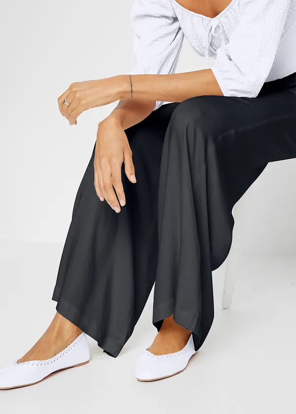 Pantaloni larghi in viscosa lucida leggera, bonprix