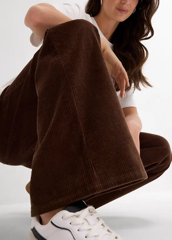 Pantaloni in velluto di misto cotone elasticizzato, bonprix