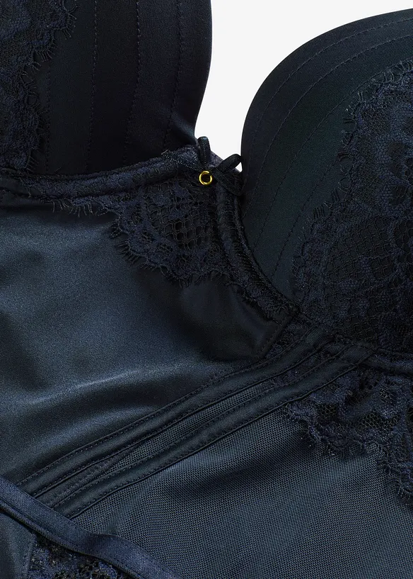 Body con perizoma e effetto lucido, bonprix