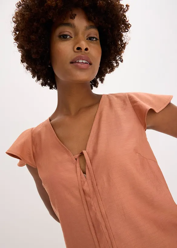 Blusa con effetto lucido e maniche a volant, bonprix