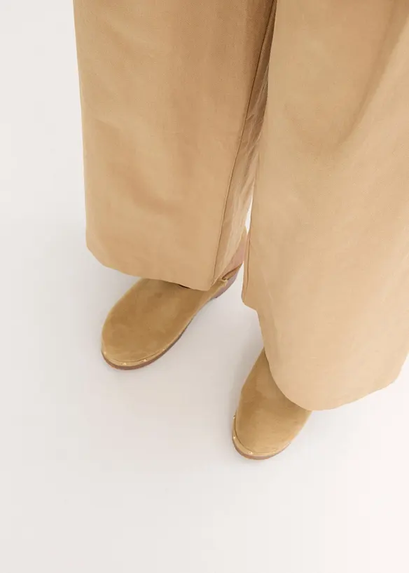 Pantaloni con pinces e cintura da annodare, bonprix