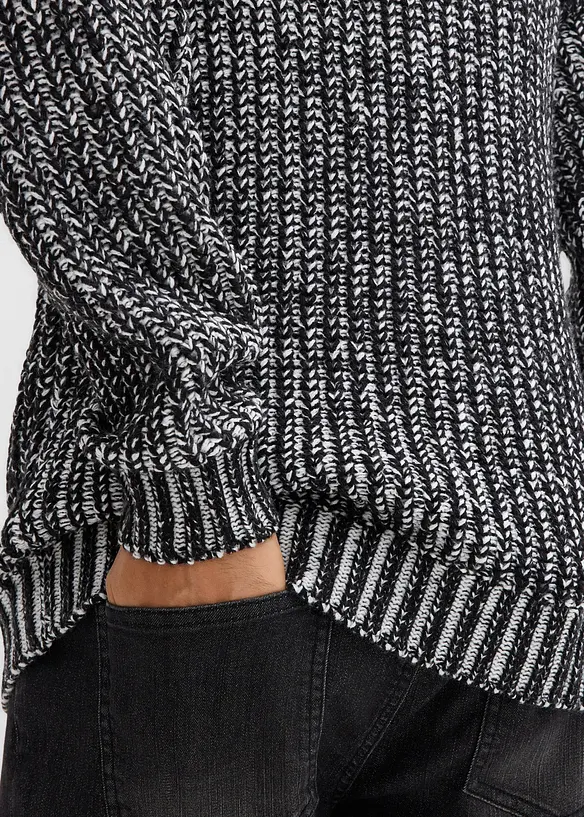 Maglione in filato grosso con cappuccio e dettagli stile biker, bonprix