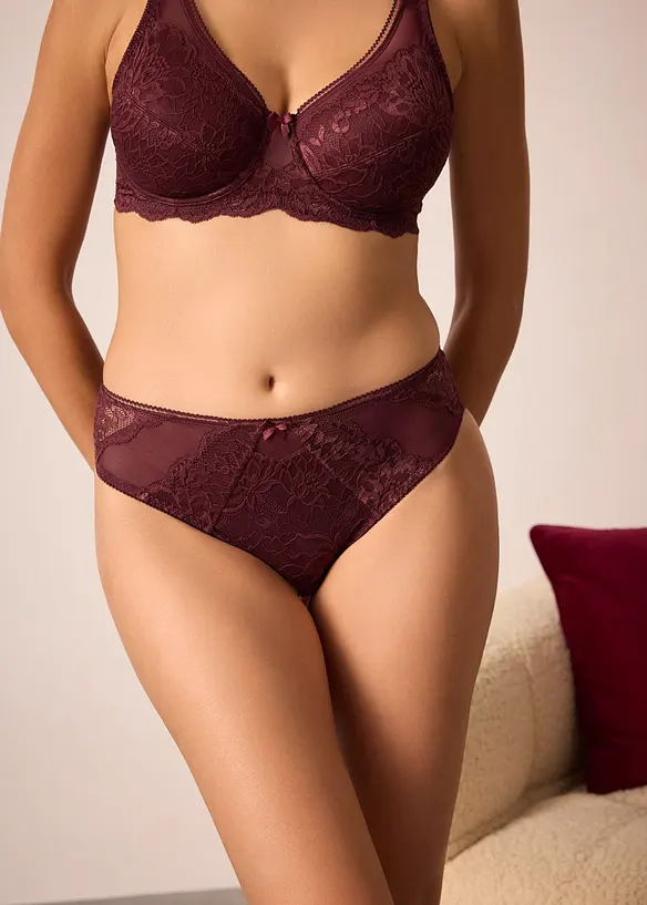 Slip alto con pizzo delicato, bonprix