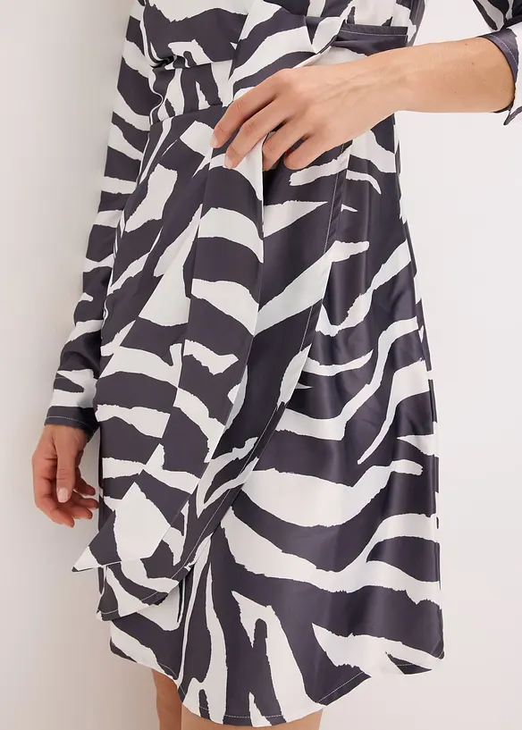 Abito a portafoglio in satin fluente, bonprix