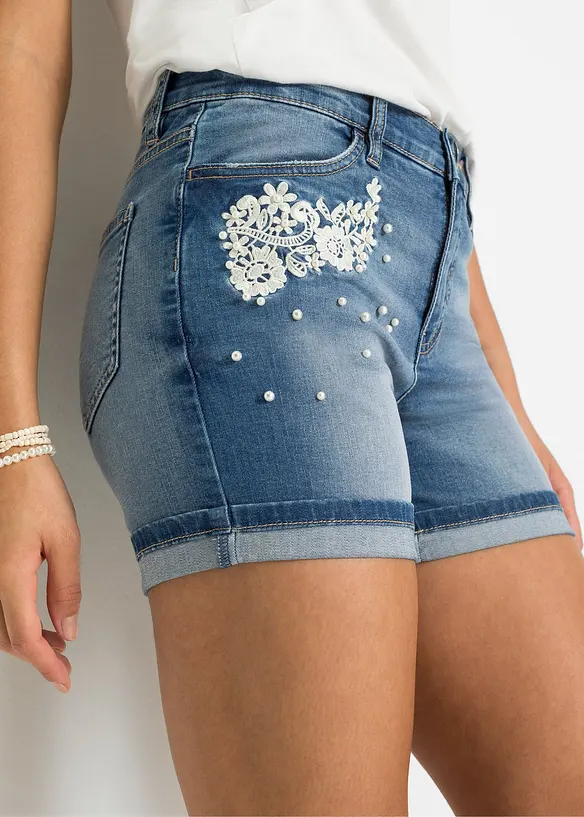 Shorts di jeans con applicazioni, vita media, bonprix