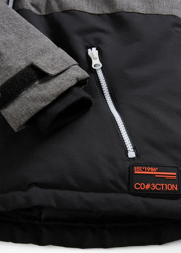 Giacca invernale imbottita in color block con cappuccio, bonprix