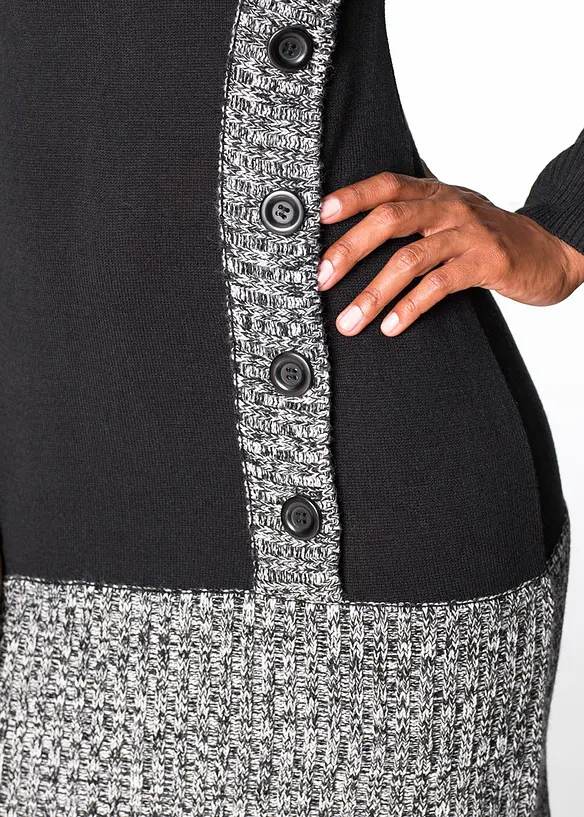 Abito in maglia che valorizza la silhouette con collo a risvolto oversize, bonprix