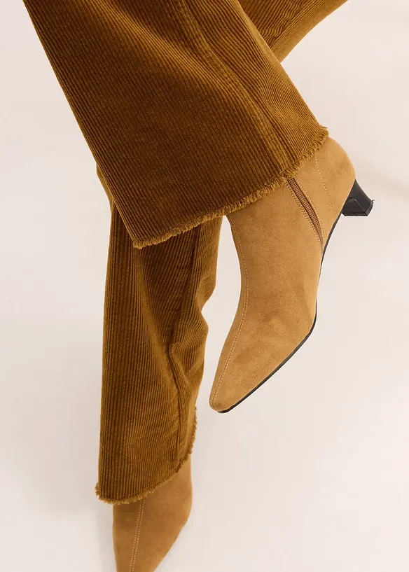 Pantaloni in velluto a coste flared, bonprix
