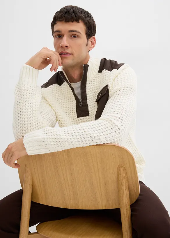 Maglione in filato grosso con zip e applicazioni in tessuto, bonprix