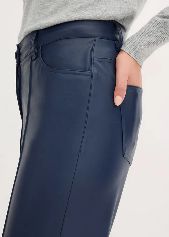 Pantaloni in similpelle con piega, wide leg, bonprix
