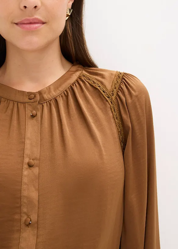 Blusa di satin con finiture in pizzo, bonprix
