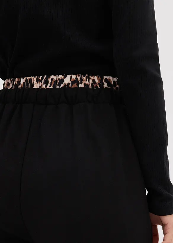 Pantaloni in felpa larghi con girovita a contrasto, bonprix