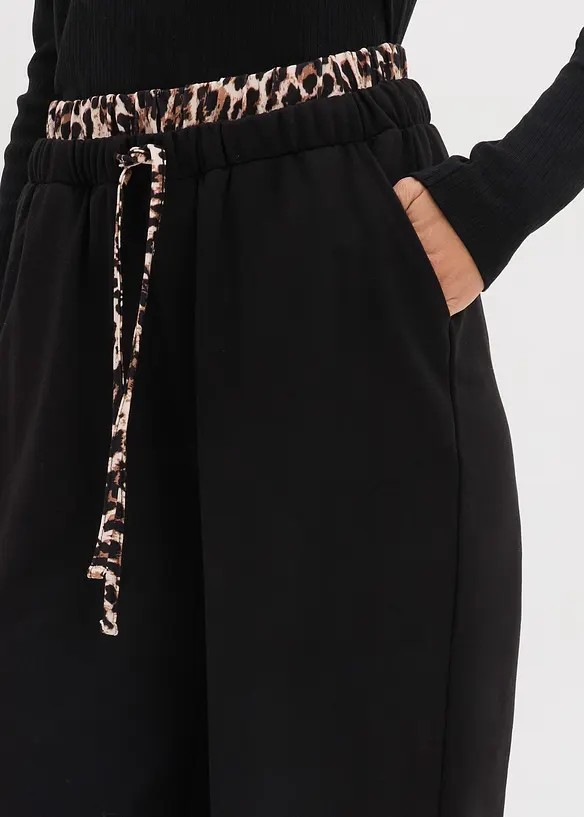 Pantaloni in felpa larghi con girovita a contrasto, bonprix