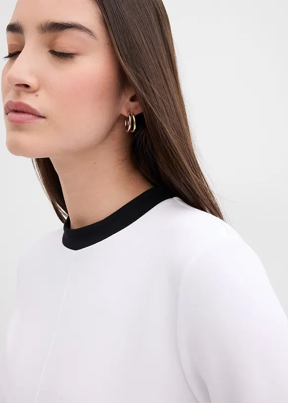 Maglia a maniche lunghe in misto viscosa con collo a coste a contrasto, bonprix