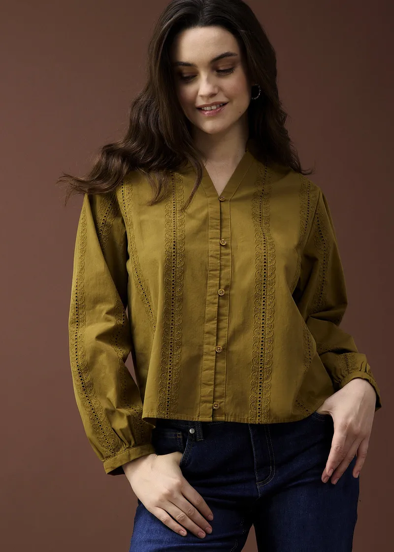 Elegante camicetta giallo senape con ricami e scollo a V. 