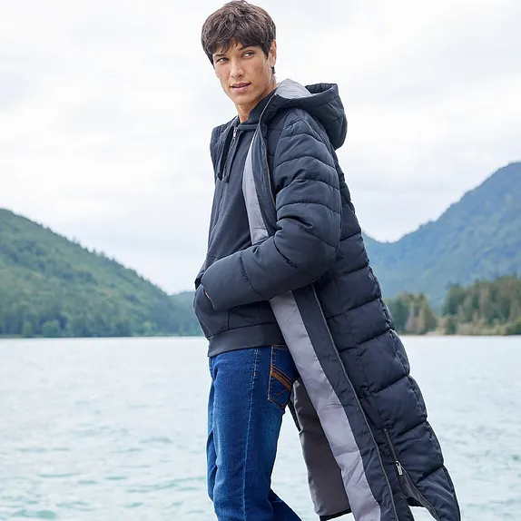 Uomo - Giubbotto lungo trapuntato con cappuccio - Nero