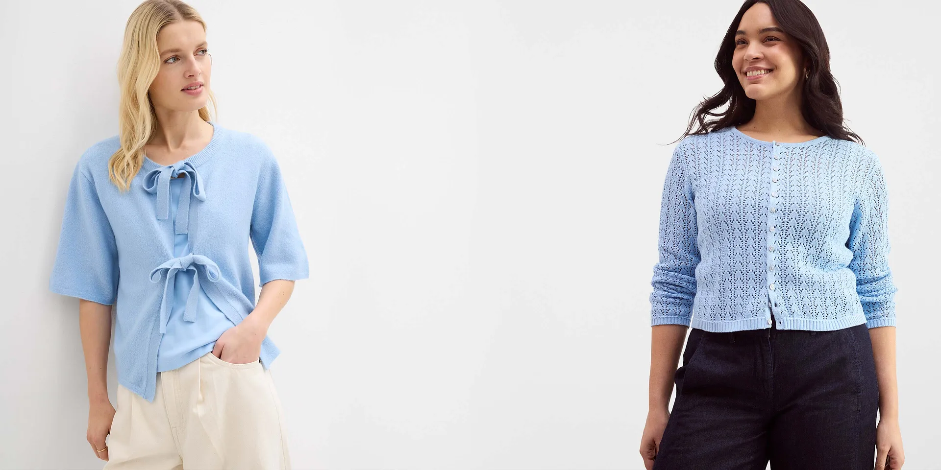 Maglia azzurra con fiocchi.