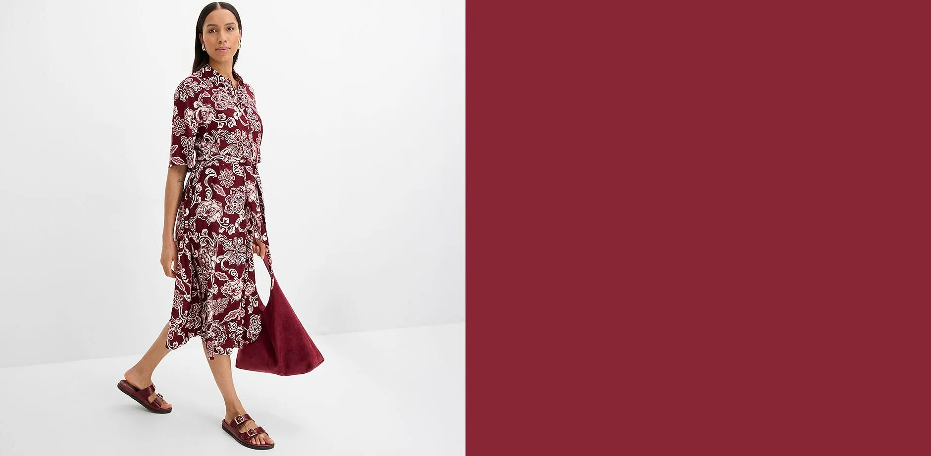 Elegante abito chemisier con motivo floreale rosso-rosa e cintura.