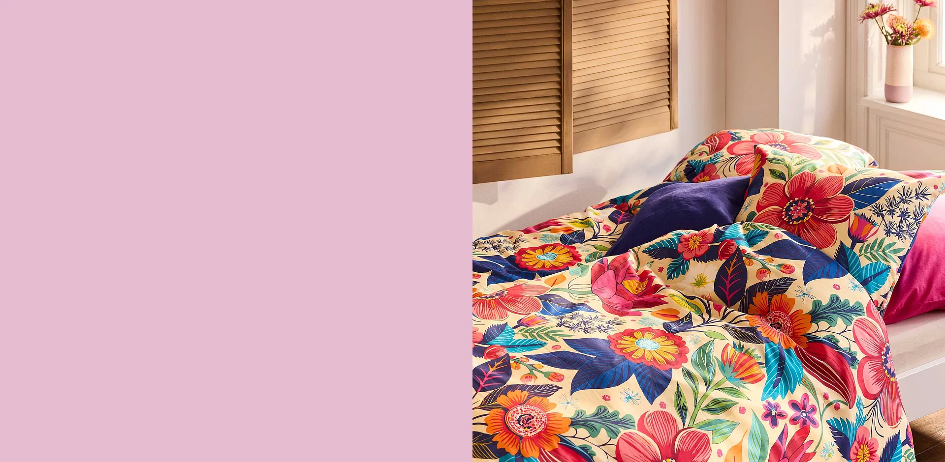 I motivi floreali giocosi sulla biancheria da letto creano un bel look estivo.