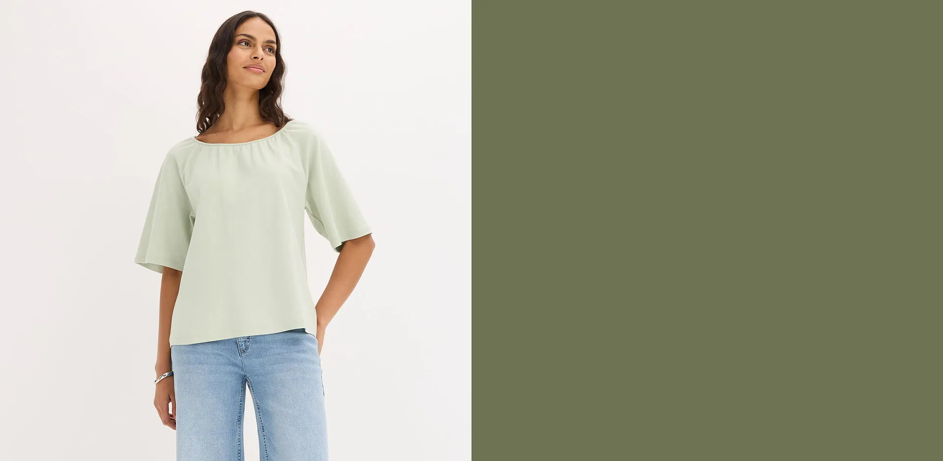 Elegante maglia verde chiaro con maniche ampie, abbinata a un paio di jeans casual.