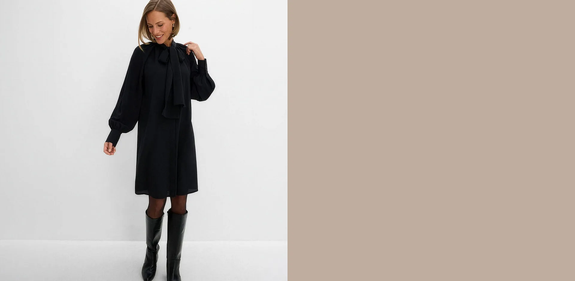Indossa un elegante maglione beige con motivo a spina di pesce e pantaloni scuri.