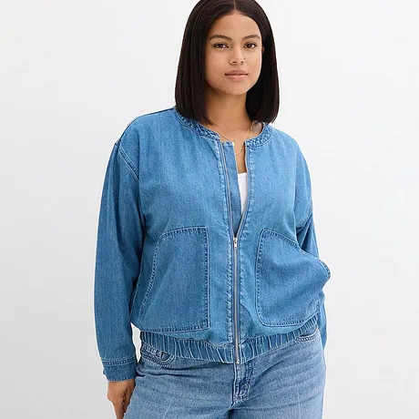 Giacca jeans casual con chiusura lampo e spalle arrotondate.