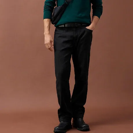 Pantaloni termici neri con cinta comoda.