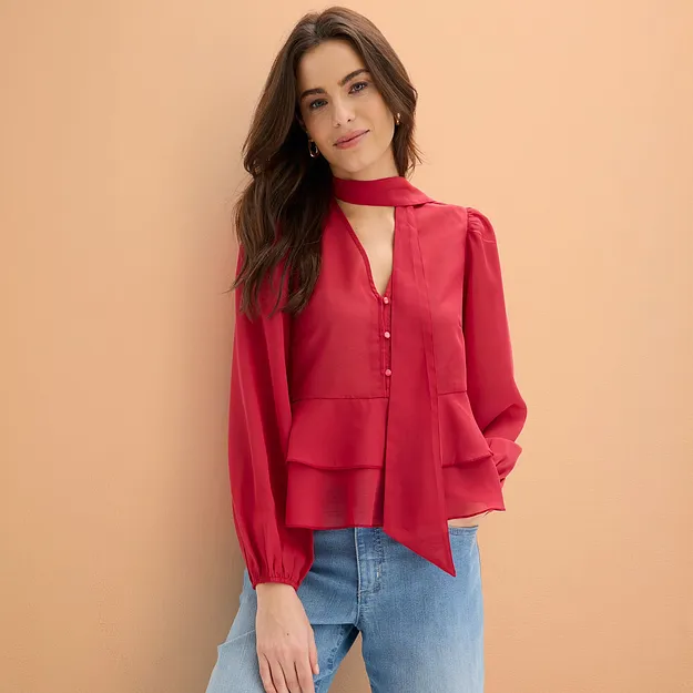 Blusa rossa con fiocco
