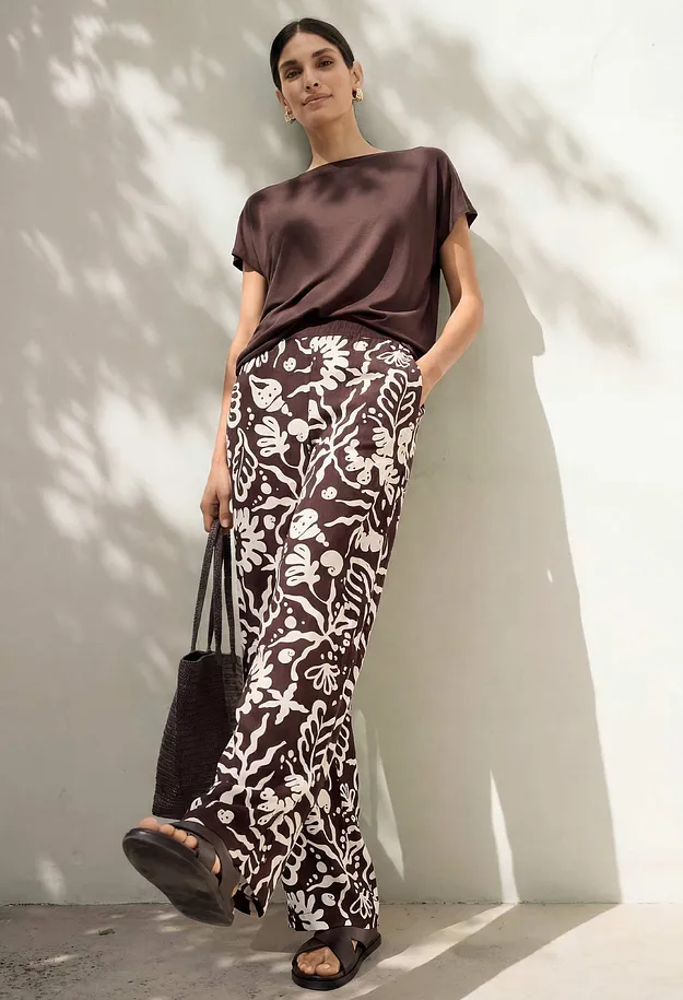 Donna - Pantaloni larghi in morbida viscosa - Marrone scuro / bianco panna fantasia
