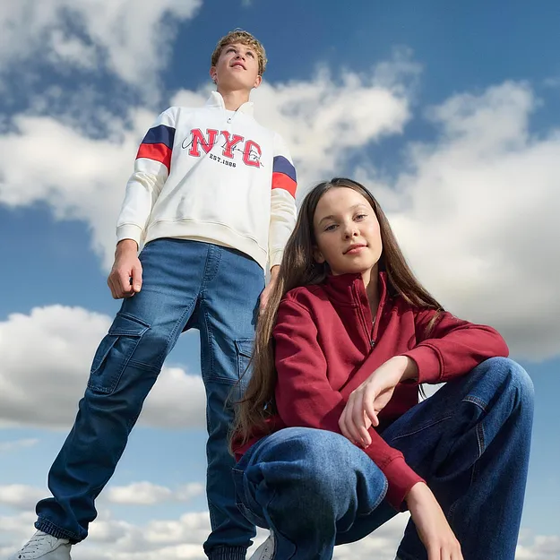 Felpe casual, stampate e in tinta unita, perfette da abbinare a un paio di jeans alla moda.