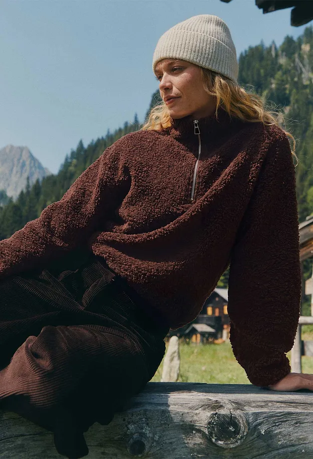 Di tendenza - Maglione con collo alto e zip in boucl&eacute; - Marrone scuro