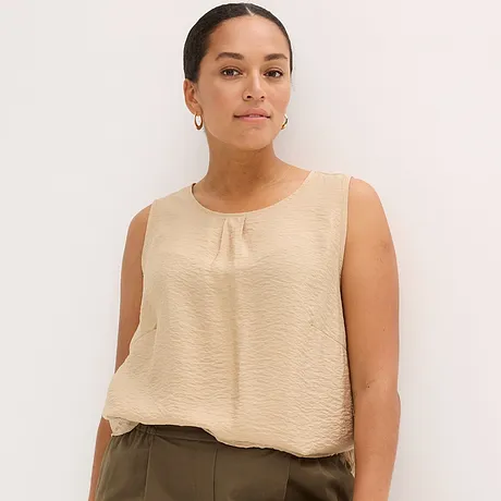 Top beige sobrio con scollo rotondo, elegante e fresco per le giornate calde.