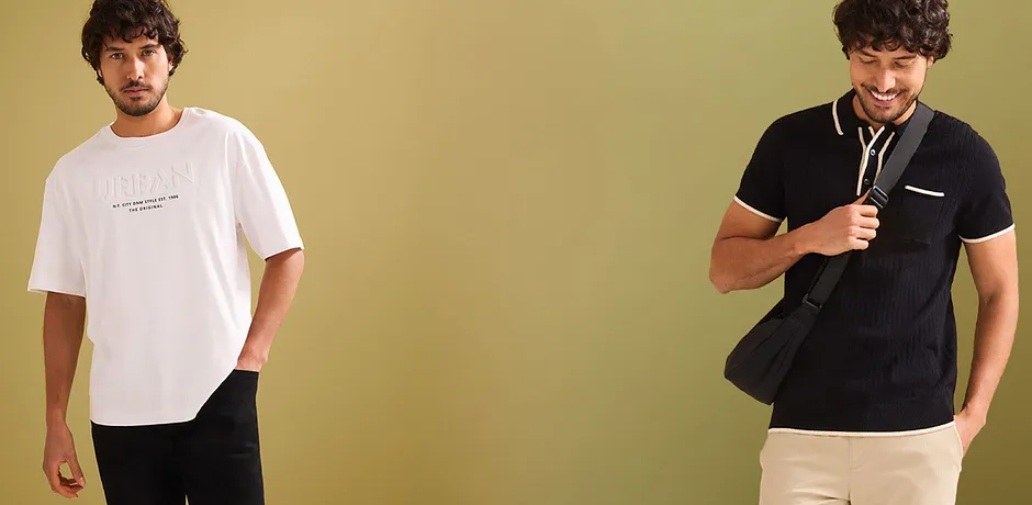 Due uomini in moda estiva davanti a uno sfondo neutro – a sinistra in t-shirt bianca, a destra in polo nera con tasca.