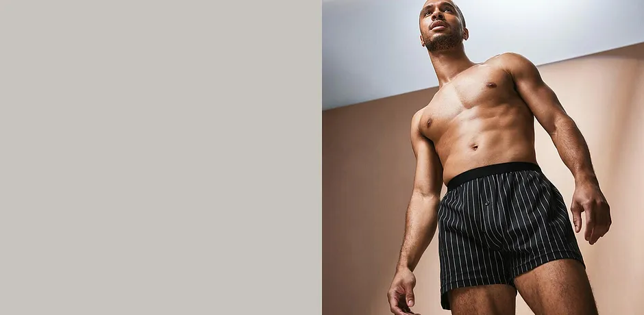 Boxer neri a righe. Biancheria intima minimalista ma elegante per uomo.