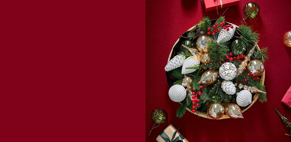 Decorazioni natalizie sulla tavola.