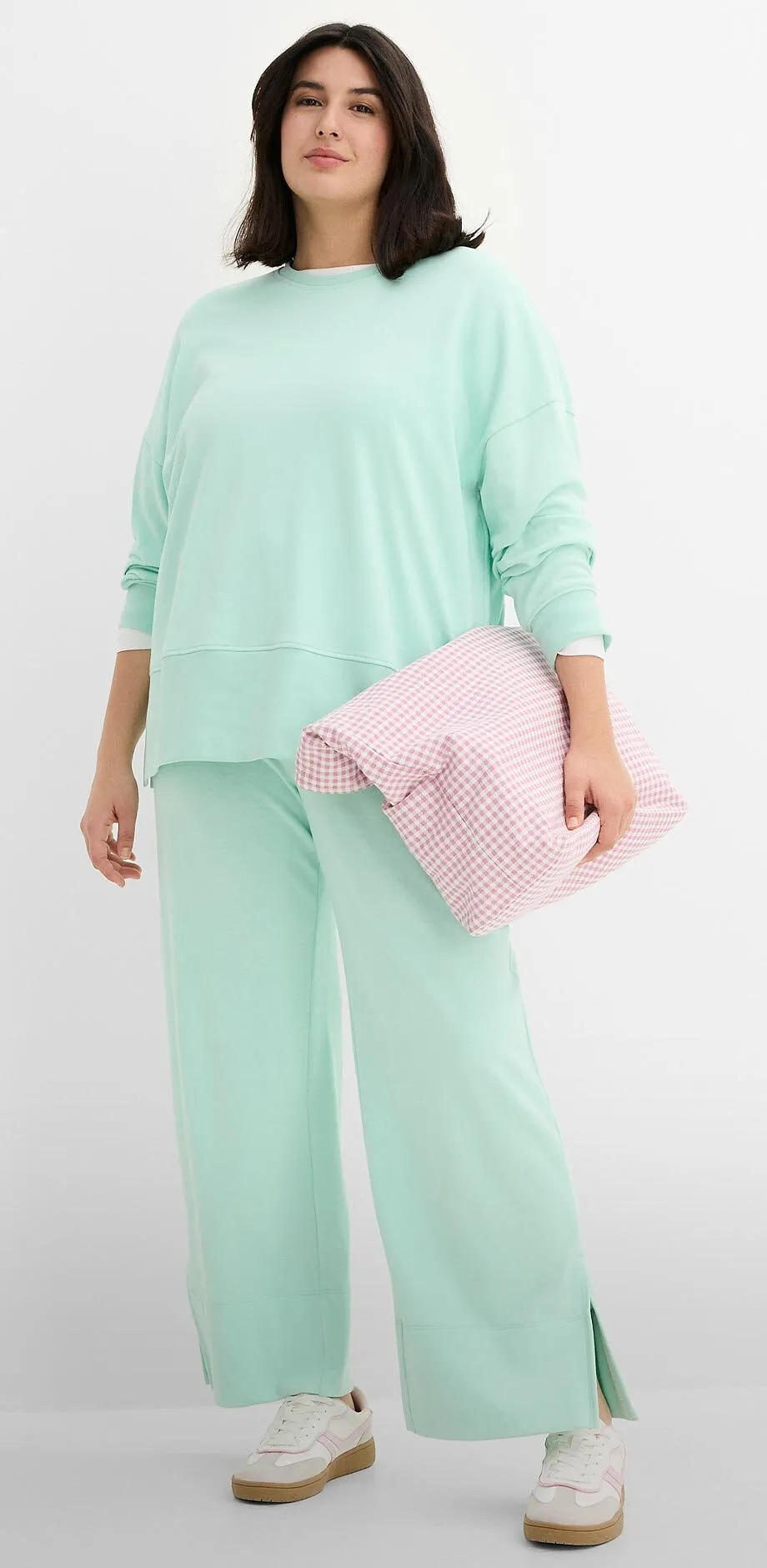 Comodo completo per il tempo libero verde menta composto da felpa ampia e pantaloni. 