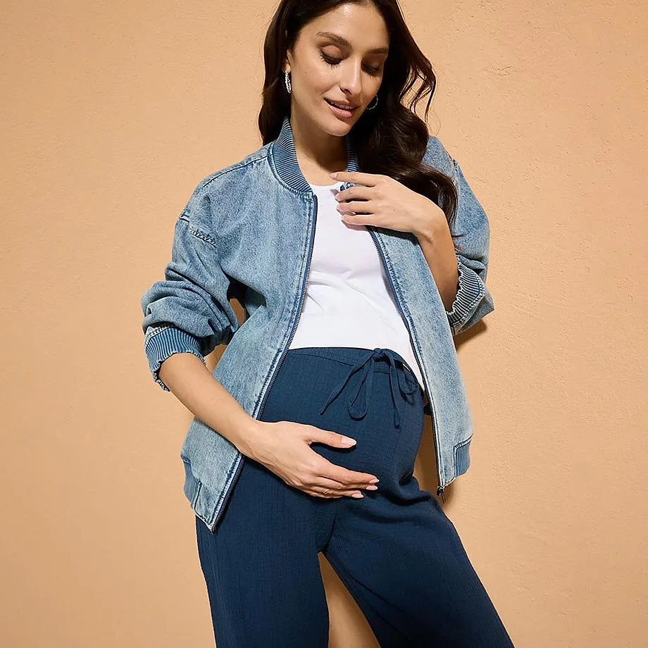 Pantaloni pr&eacute;maman blu con elastico in vita.