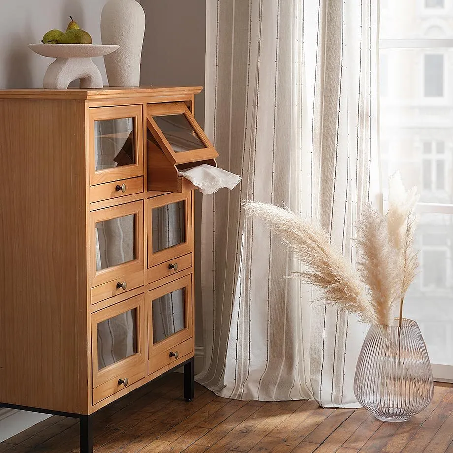 Mobili e decorazioni per la casa in tonalit&agrave; naturali.